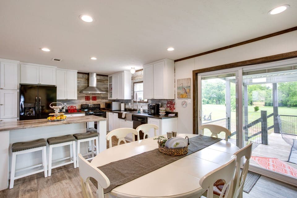 Kitchen & Dining Area | Keyless Entry