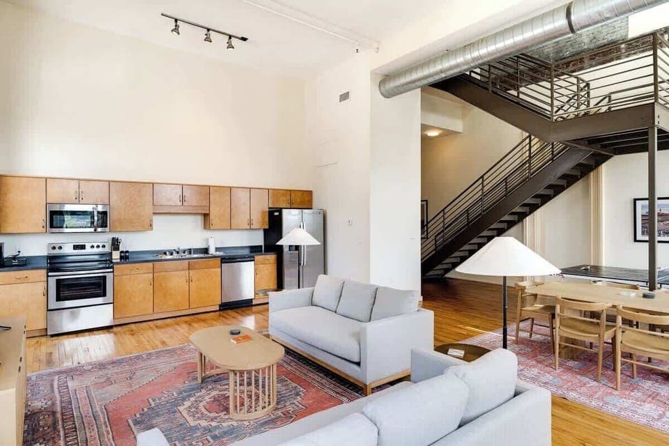 ★ “Unbeatable Whiskey Row location” !
 Guests consistently highlight the prime downtown setting—everything is walkable and accessible.