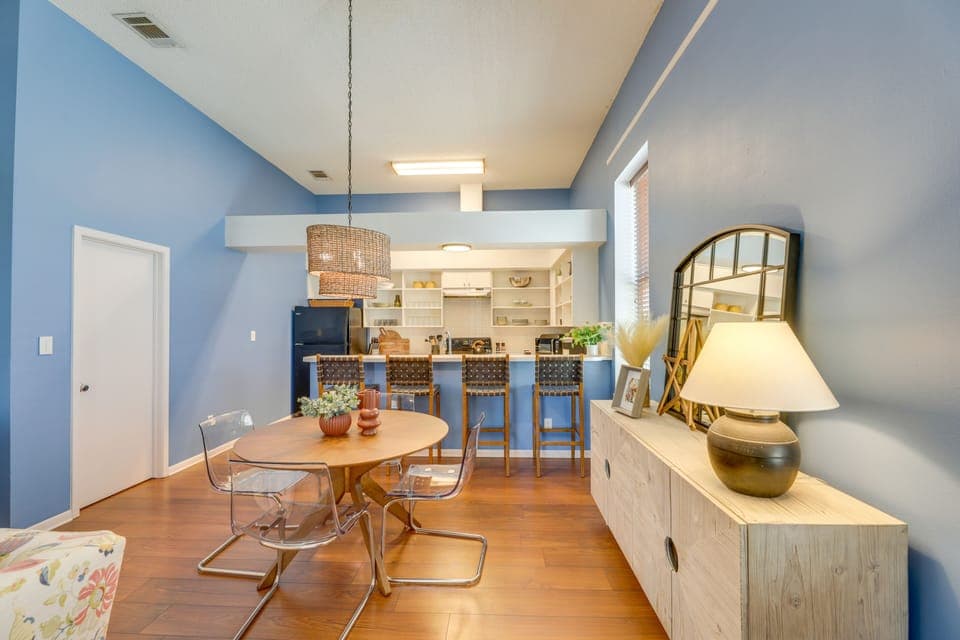 Dining Area | Dishware/Flatware