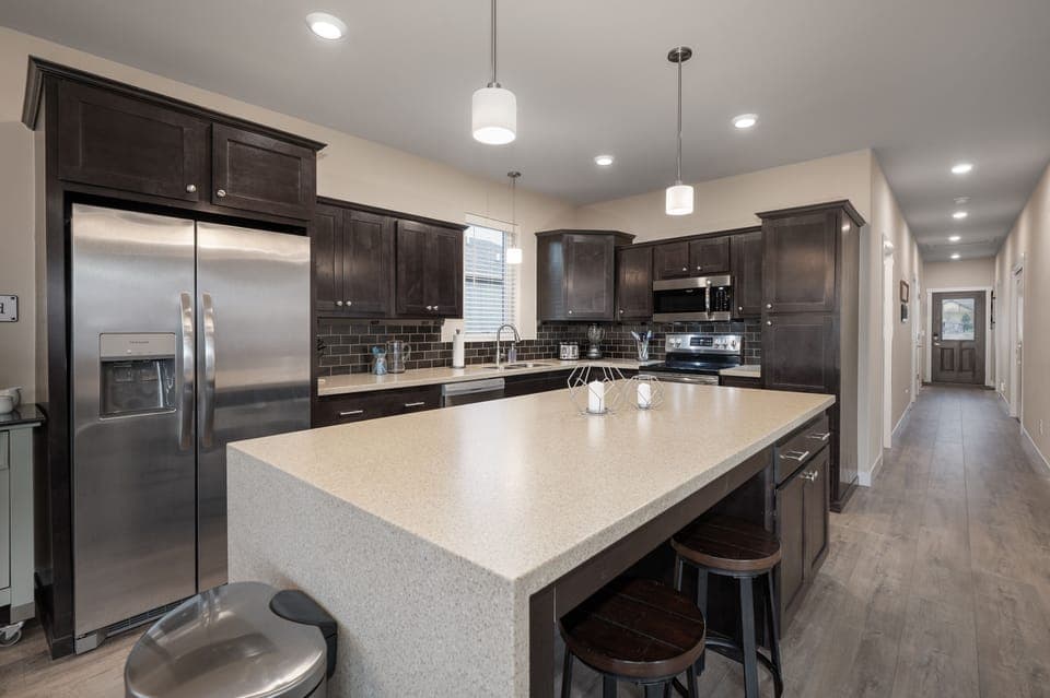 Cook to your heart's content in the modern and well equipped kitchen.