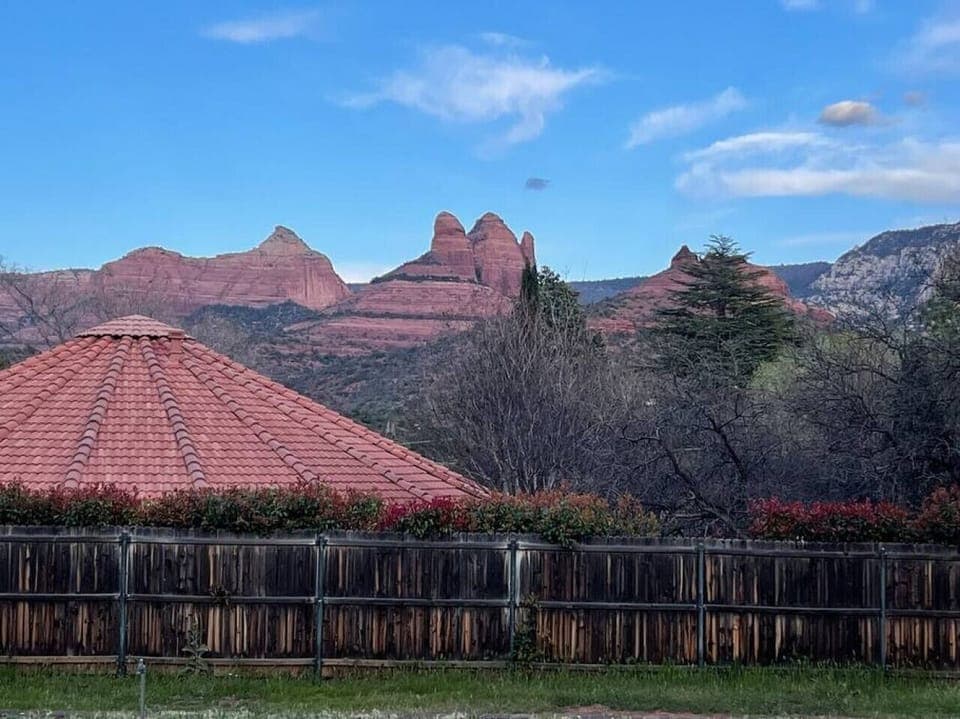 Additional red rock views as seen from the side yard