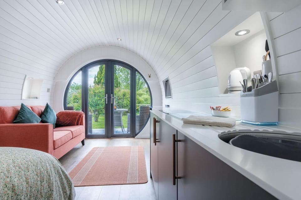 Woody's - 1 Bedroom Pod - Cold Inn (15762)