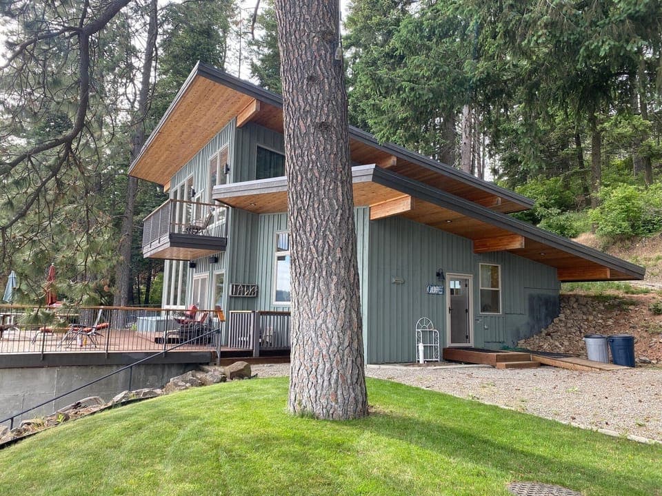 NW modern design with a lot of windows brings the lake view inside. 