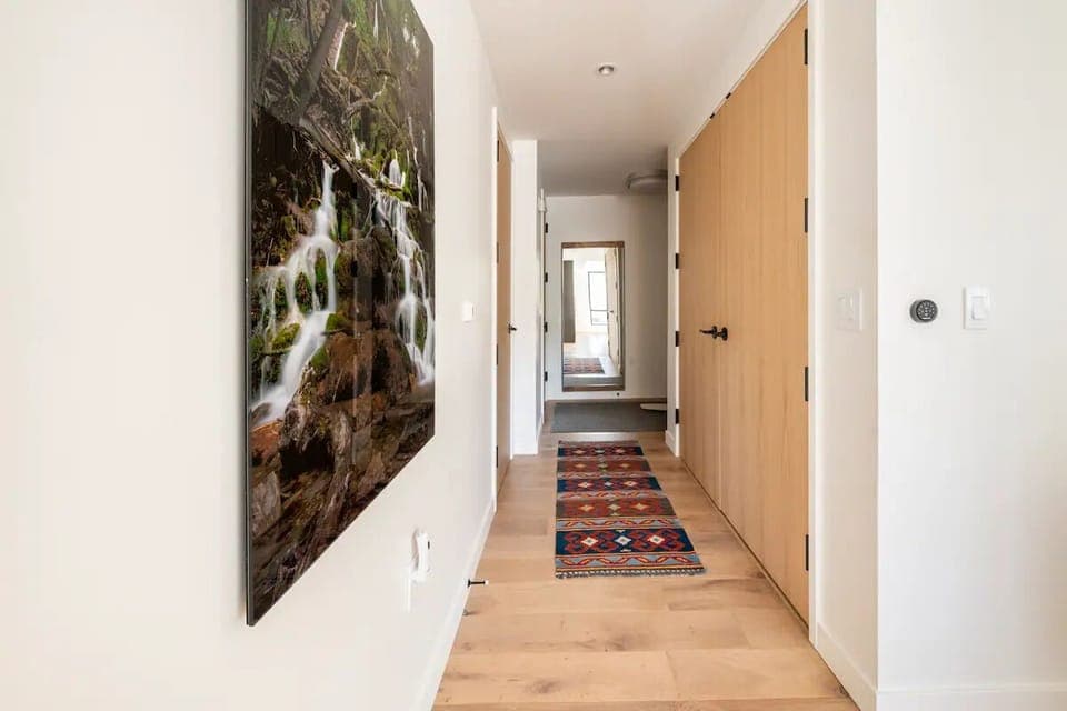 Spacious entry area