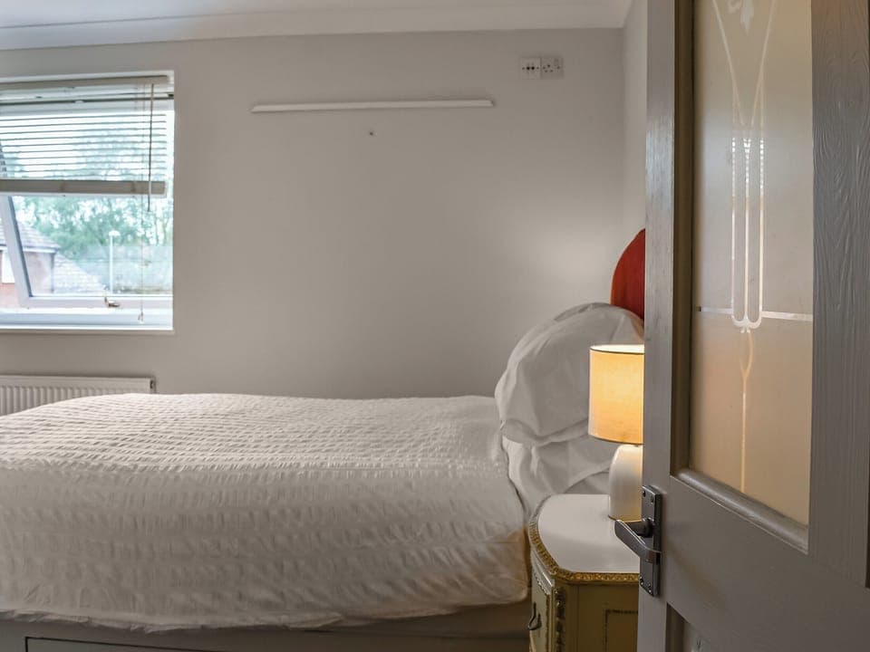 Double bedroom | Fayrewood House, Verwood