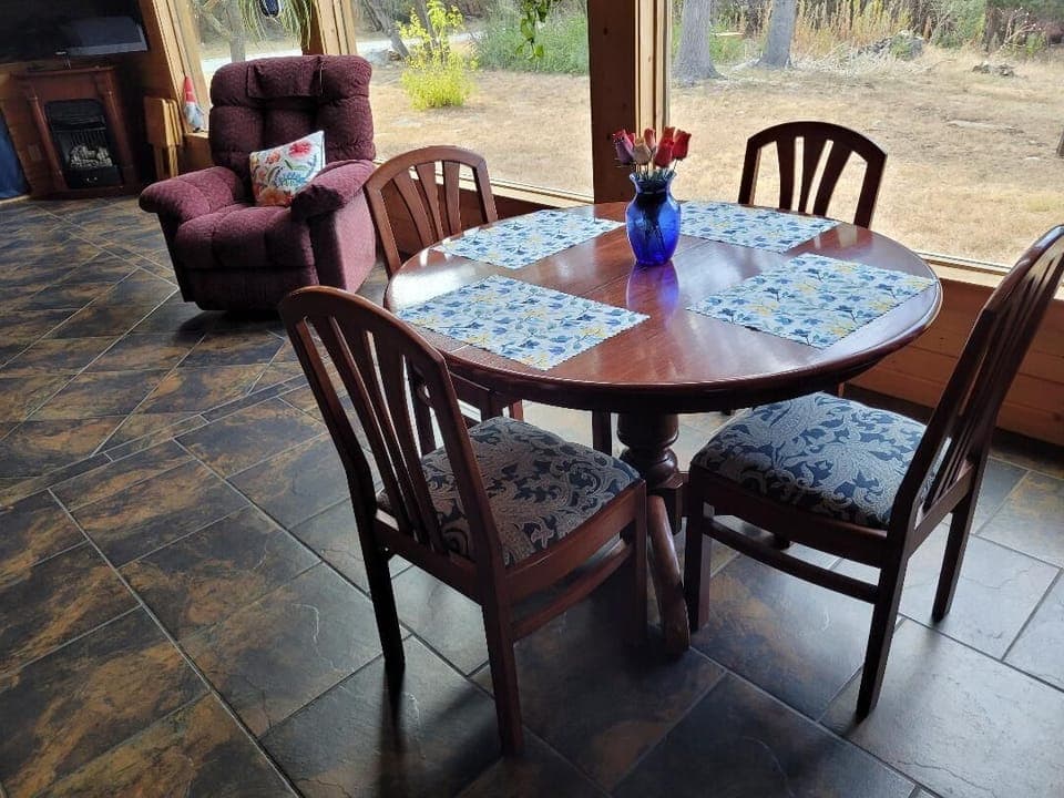 Dinning table overlooking the spacious yard
