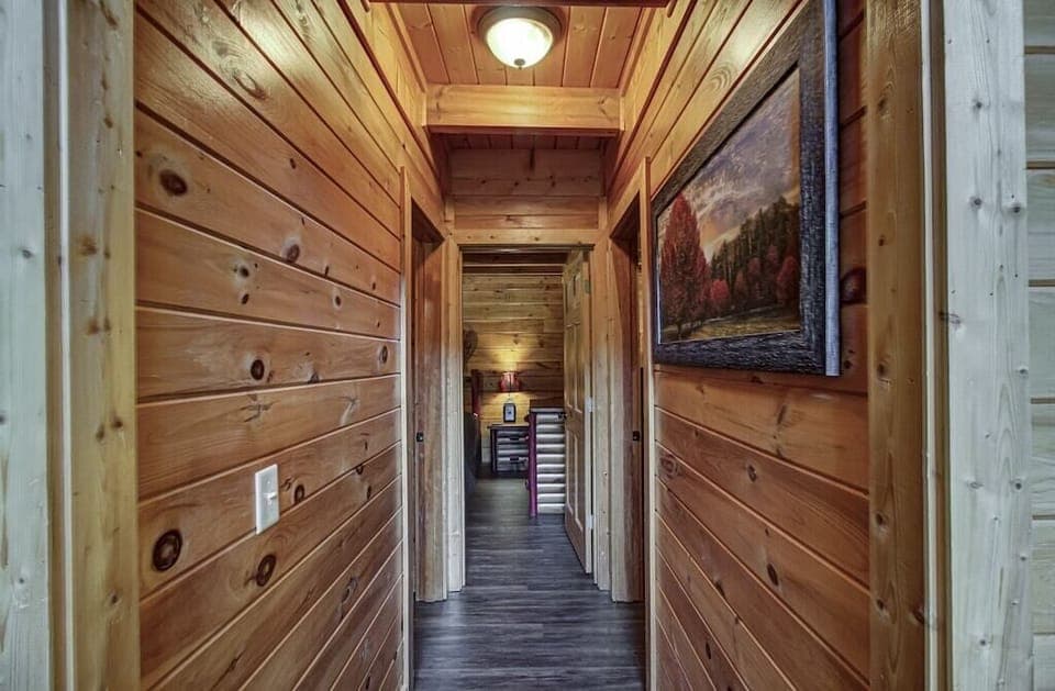 Bear Mountain Hideaway's hallway