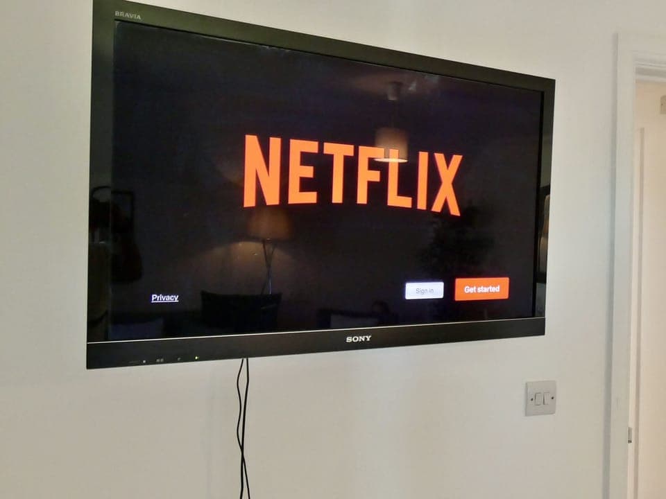 The entertainment setup in the living room features a modern TV equipped with streaming apps.