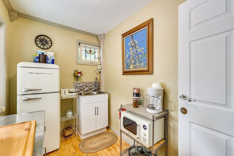 Kitchenette | Cooking Basics | Hot Plate | Drip Coffee Maker