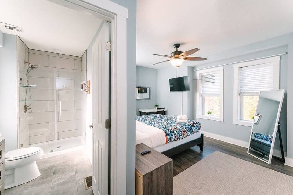 Master Bedroom & Bath