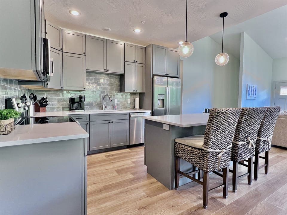 Gorgeous decor and extra bar seating!