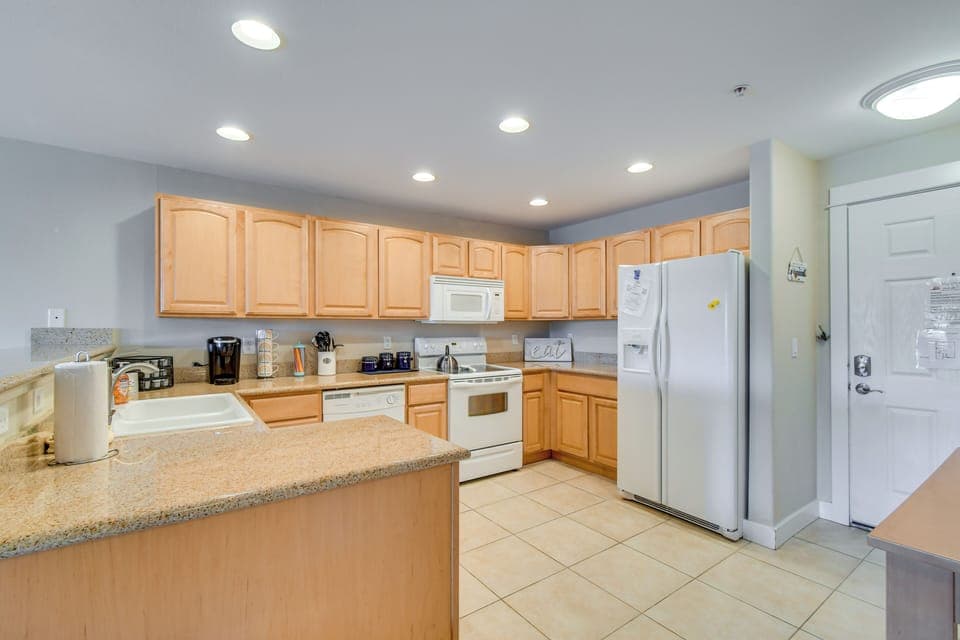 Kitchen | 2nd-Floor Unit | Keurig & Complimentary Coffee Pods