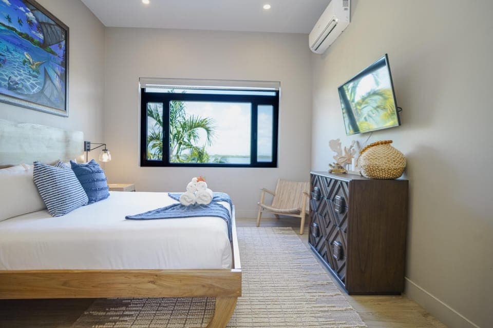 Villa Vaya Vista - 3Story 4BR Waterfront Villa w/ Sunset Views (4889)