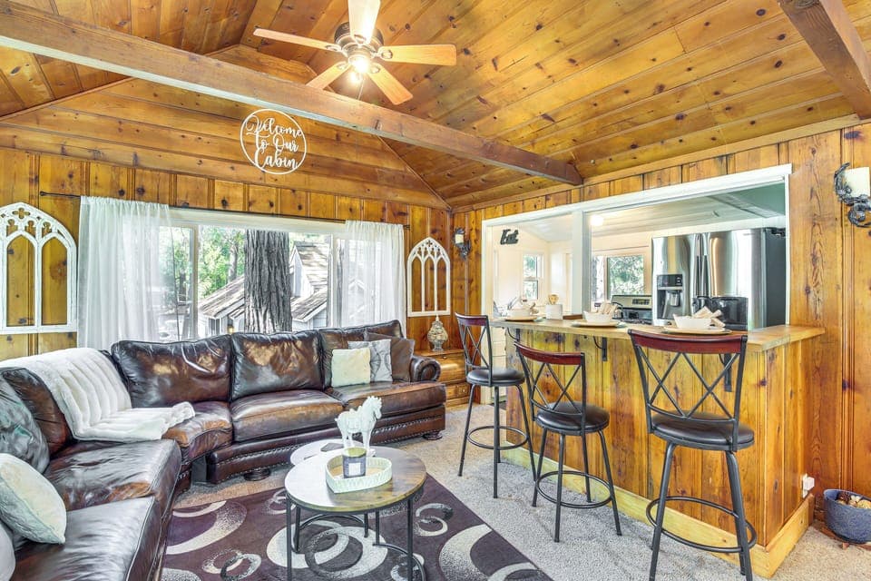 Living Room | Smart TV | Dining Table | Ceiling Fans | Free WiFi