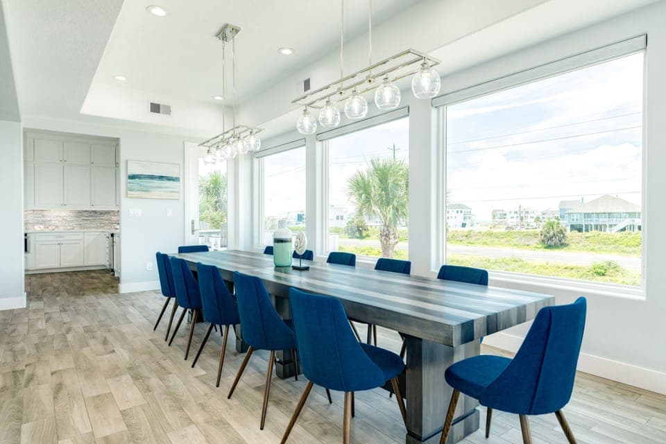 Comfortably sit up to 12 at the dining table