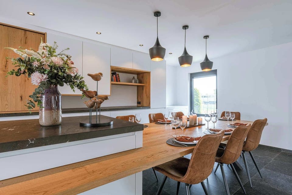 Spacious installed kitchen
