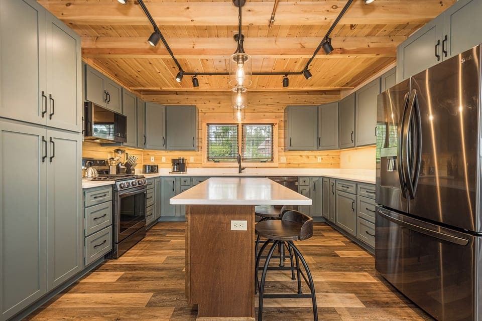 LongviewLodge_Kitchen_1