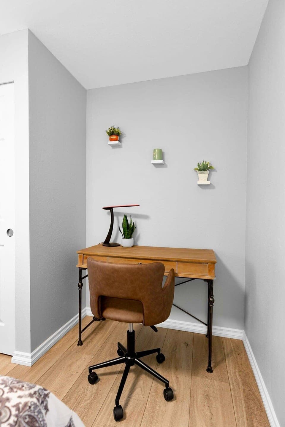 Another office desk in the 2nd bedroom