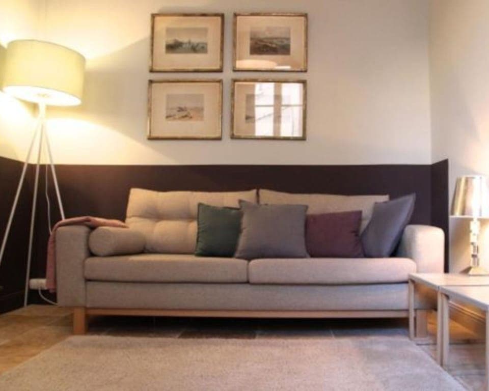 La Cachette de Simone - Kitchen and Room