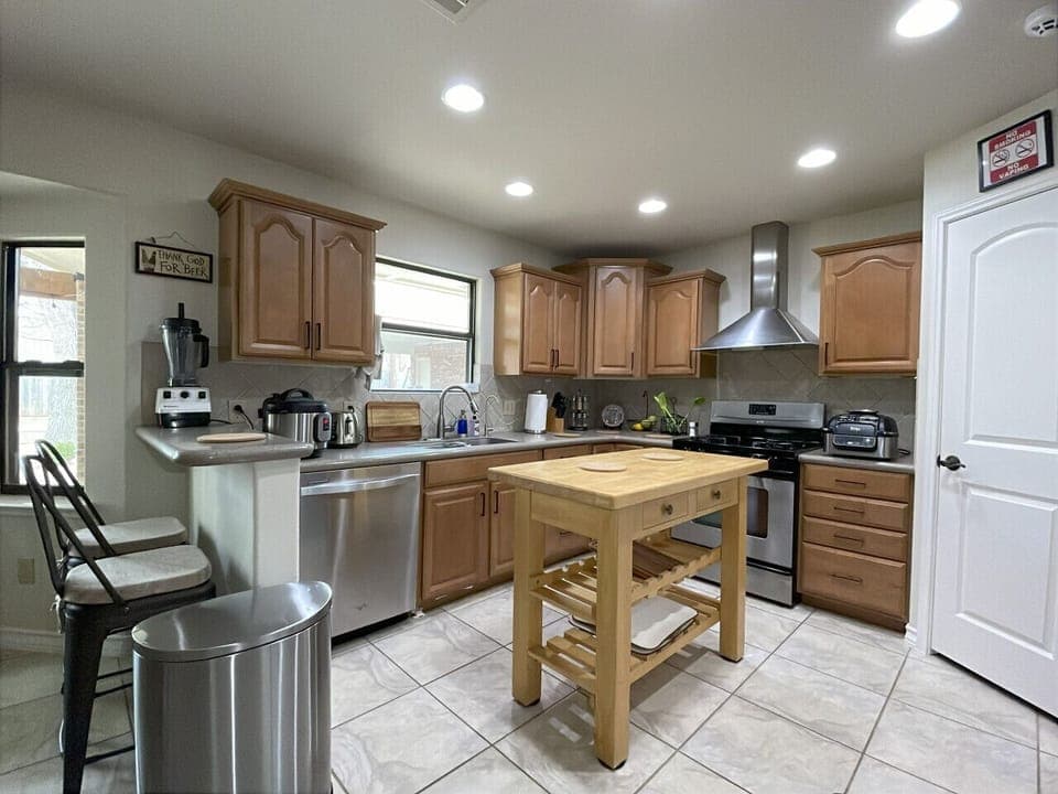 The kitchen is fully equipped for gourmet cooking, featuring a beautiful teak wood cutting board, sharp knives, and all the utensils you need. You`ll also find handy extras like zip-top bags, a popcorn maker with popcorn, an immersion blender, a mixer, an