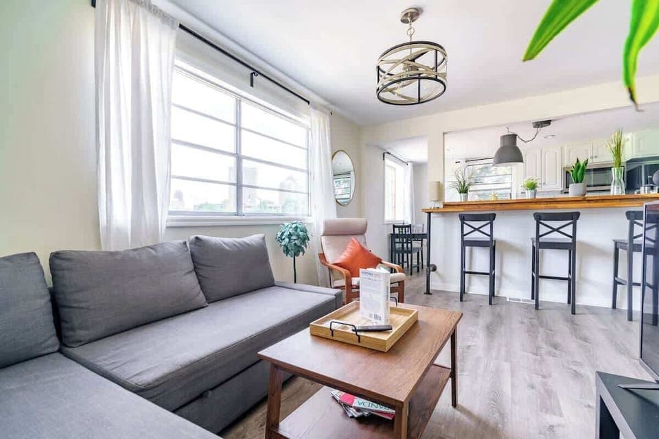 Spotless Comfort Retreat Discover our living room, where a cozy environment meets spotless space. With comfortable seating and meticulous cleanliness, it's the ideal retreat for unwinding after a day of exploring
luxury airbnb columbus ohio