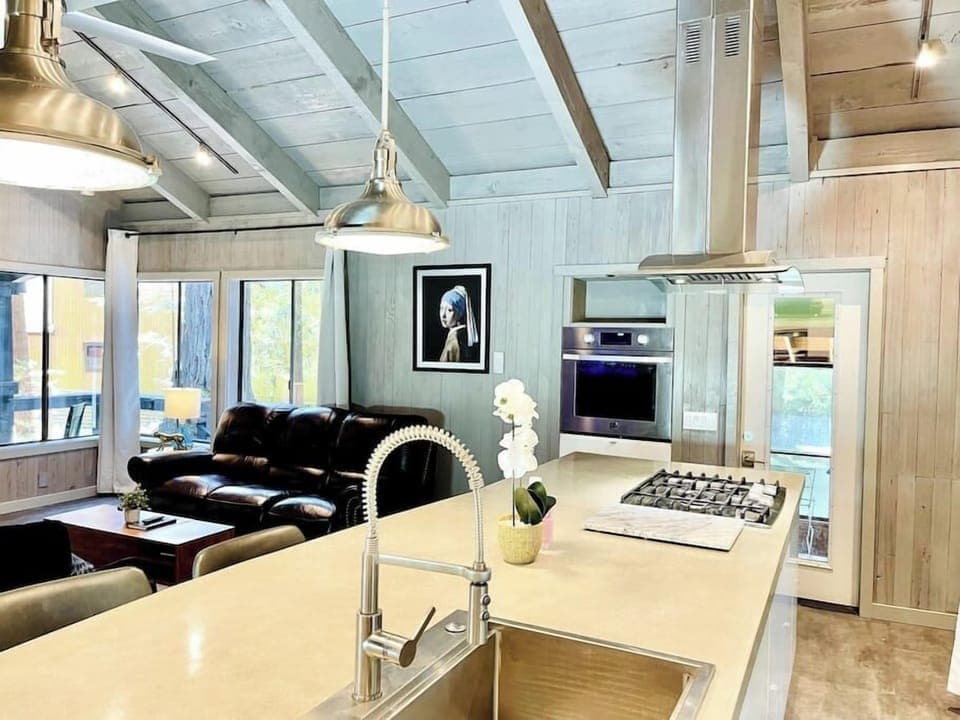 Fully equipped modern kitchen