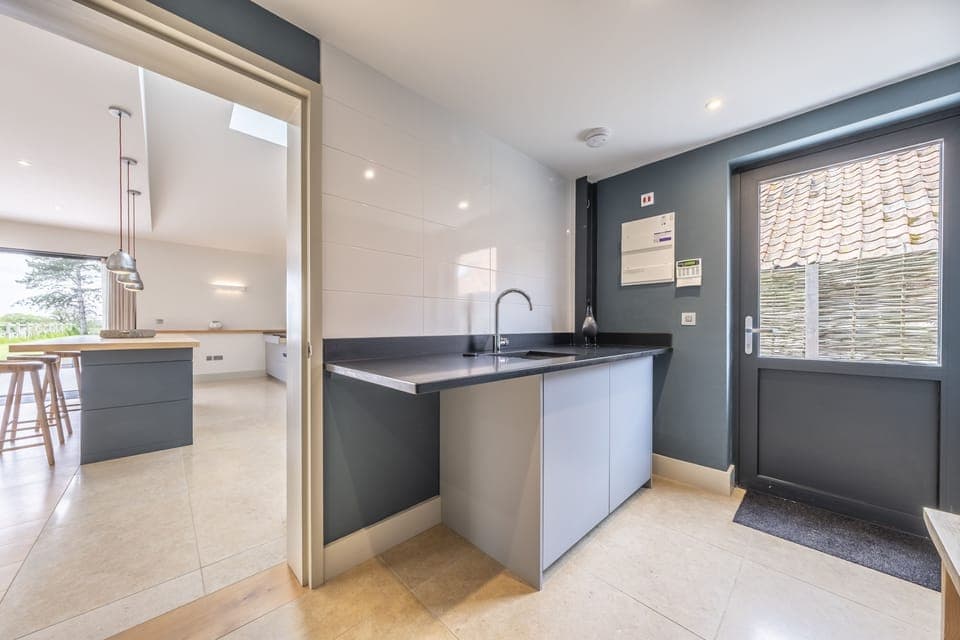 Ground floor: Entrance into utility room