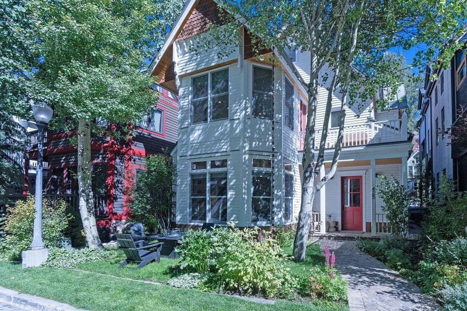 This luxury home, situated on a quiet, non-through street, is just steps away from the San Miguel River Trail, ski lifts, downtown Telluride, and the Farmers Market.