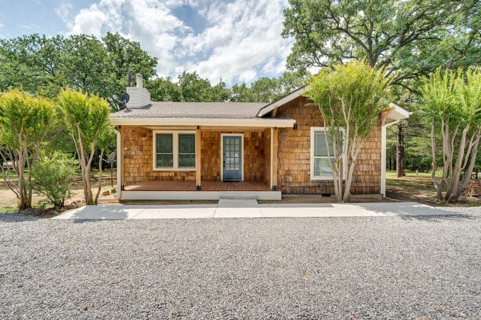 Pottsboro Vacation Rental | 3BR | 3BA | 1,400 Sq Ft | 3 Steps to Enter