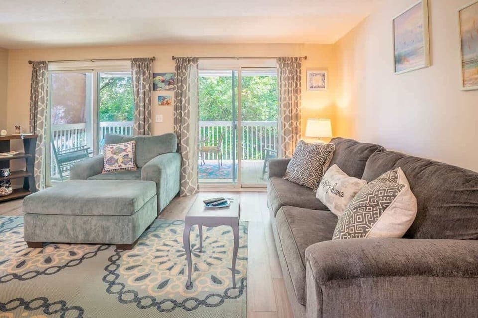 Cozy Living Room with Queen Size Sofa Sleeper