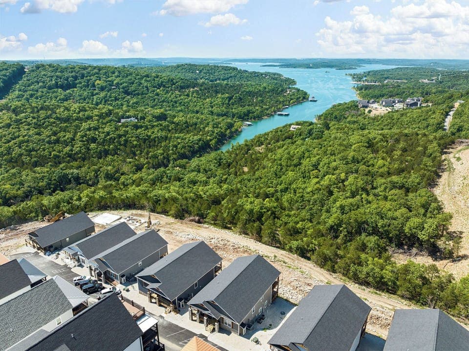 Breathtaking lake views await—perfect for sunrise coffee or sunset chats. 