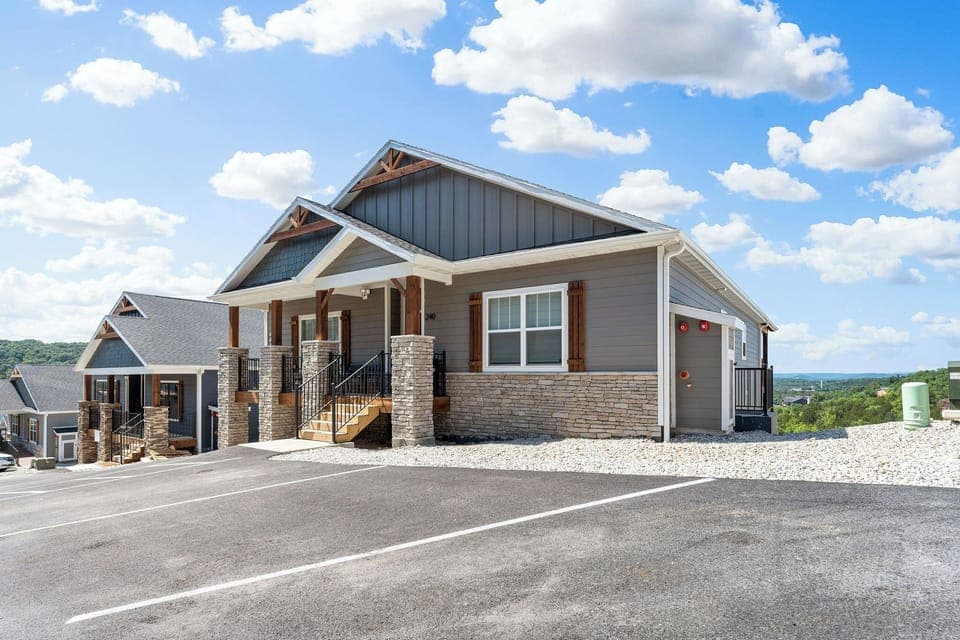 Welcome to your home away from home—easy parking, great curb appeal, and those Table Rock views just beyond! 
