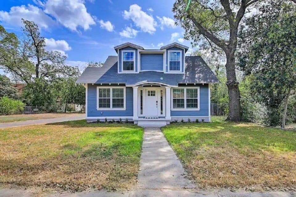 Fully renovated cottage close to downtown