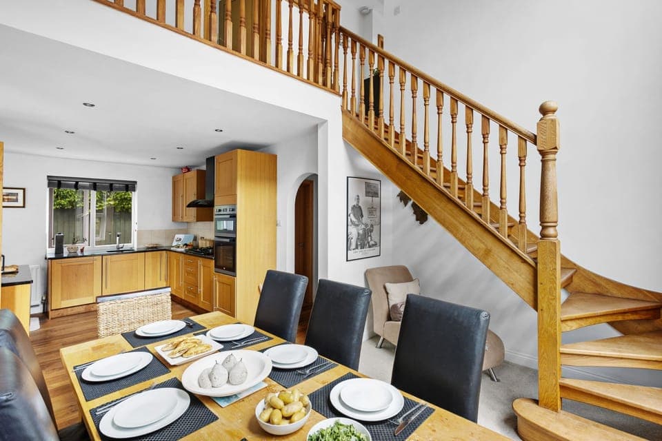 Dining room with kitchen access - Trade Winds