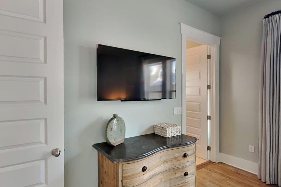 Second Bedroom - Smart TV