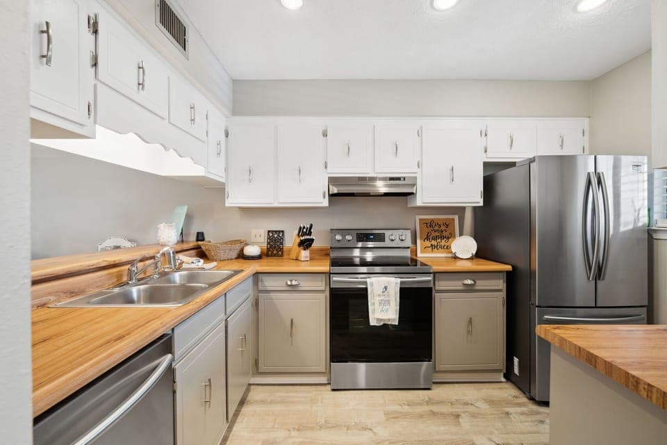 full kitchen