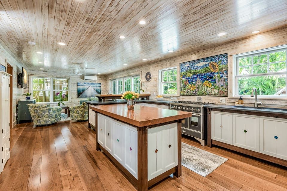 Fully equipped kitchen