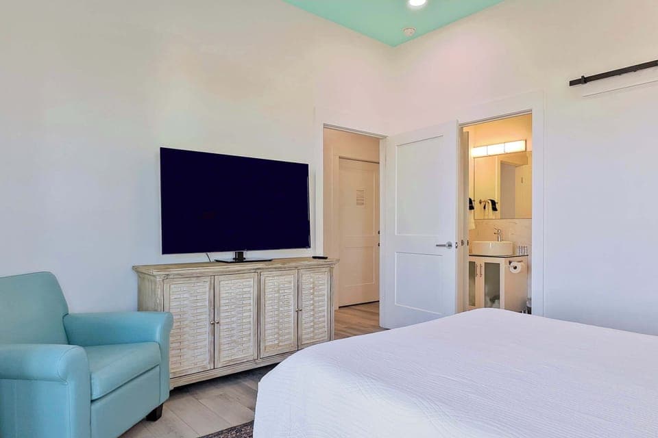 Smart TV and en-suite bath