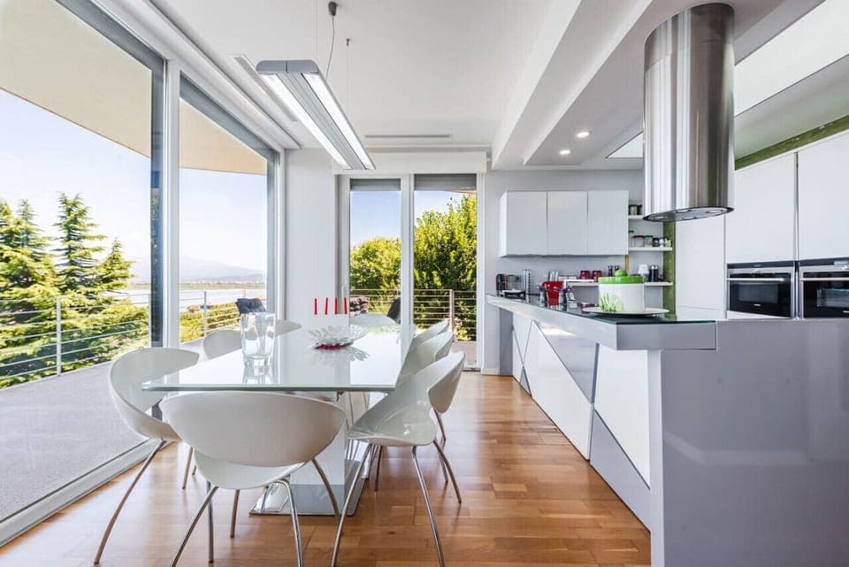 Dining Area (First Floor)