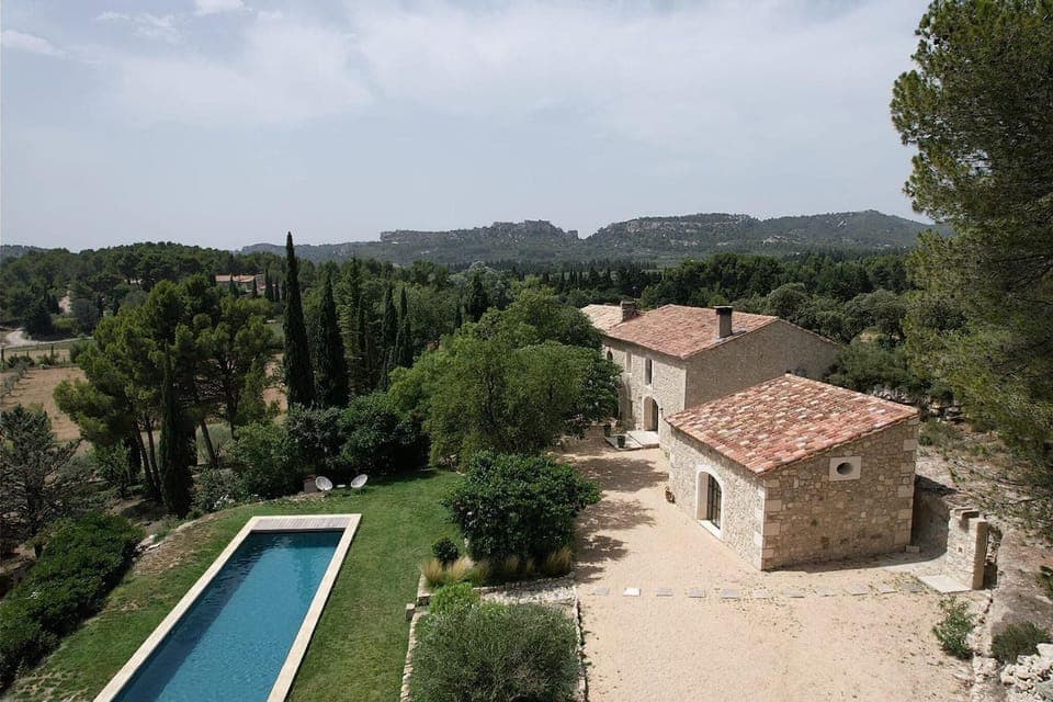 Holiday rental BAUX DE PROVENCE luxury farmhouse for rent 10 people