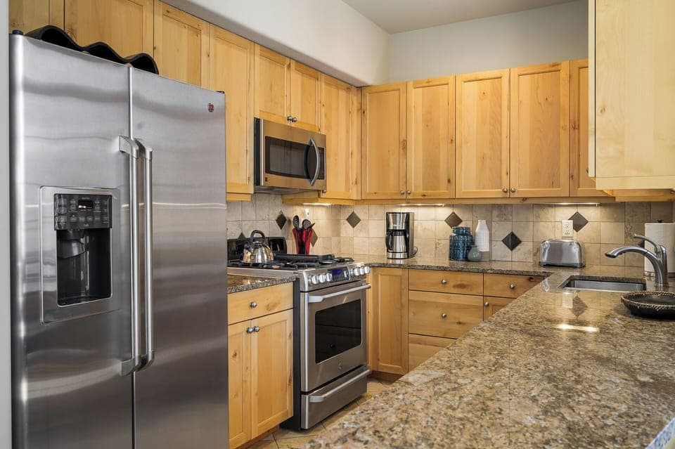 Stainless steel appliances in the fully equipped kitchen