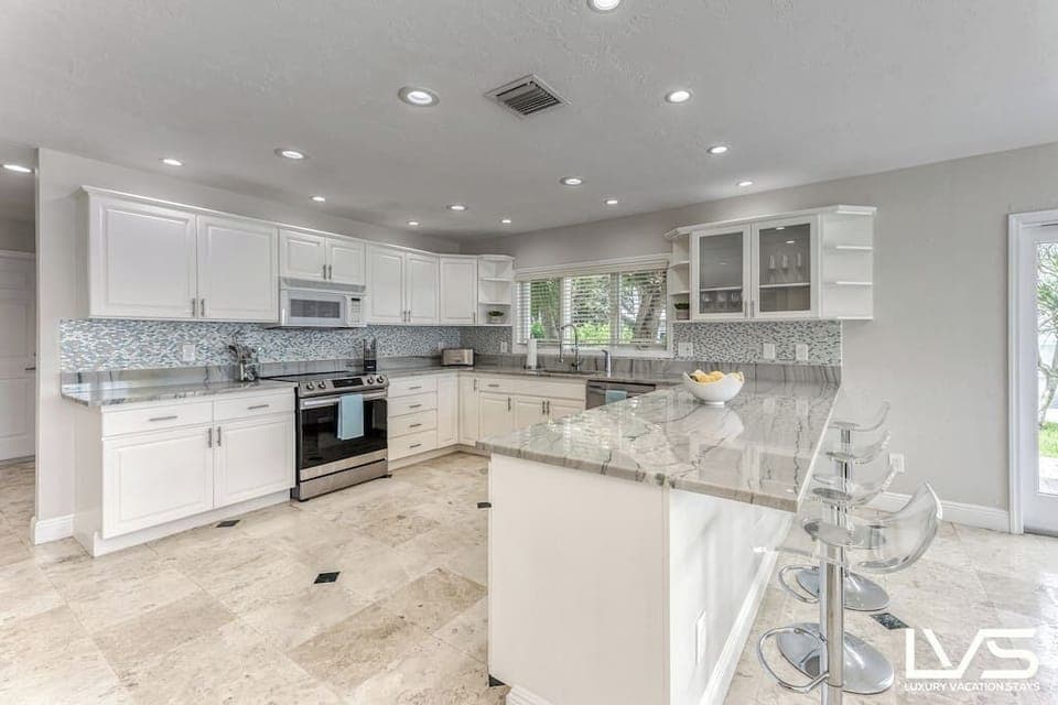 Open Kitchen with Keurig (Regular Drip & Pods) 