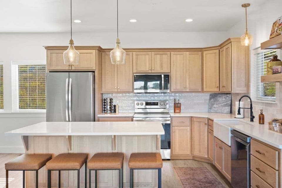 Well equipped kitchen for cooking