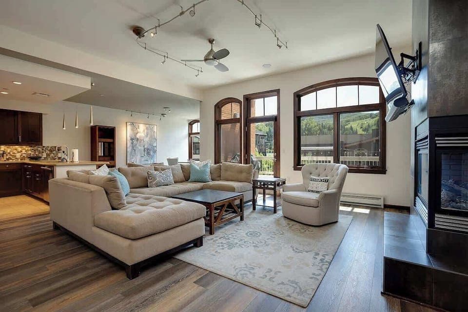 Living area with gas fireplace (Please note that the fireplace is turned off April - November.)