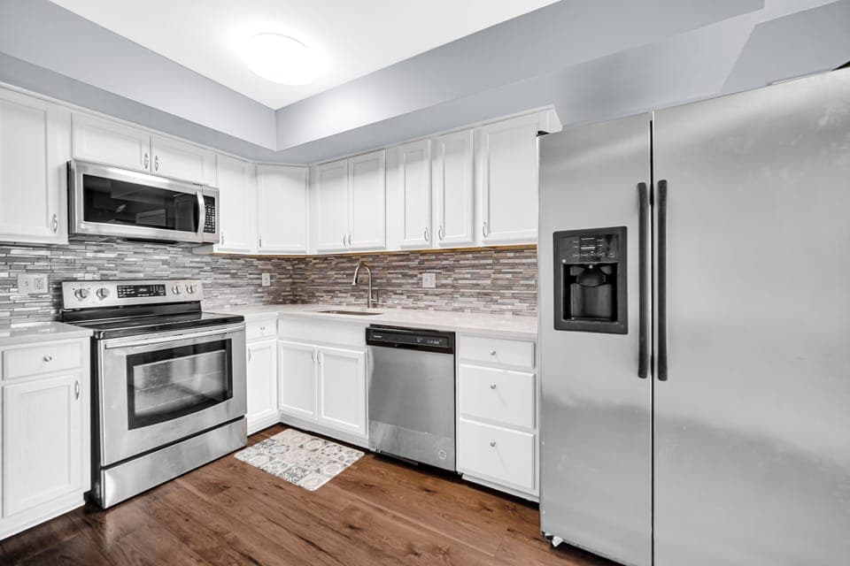 Fully furnished kitchebn with everything you may need! (1)