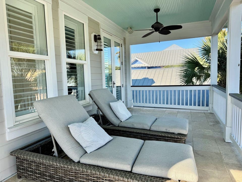 Second story porch