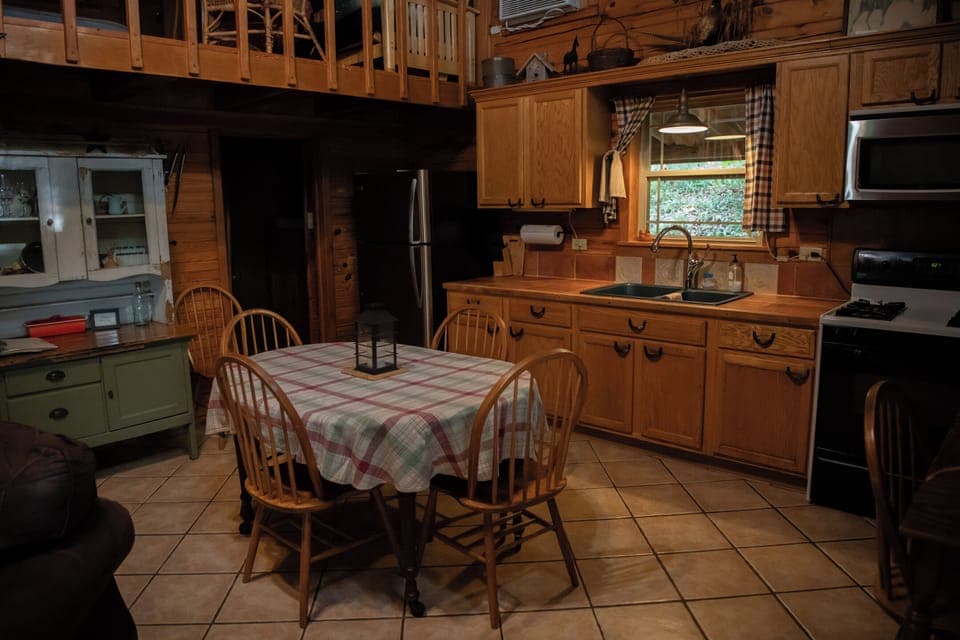 Kitchen and dining area.