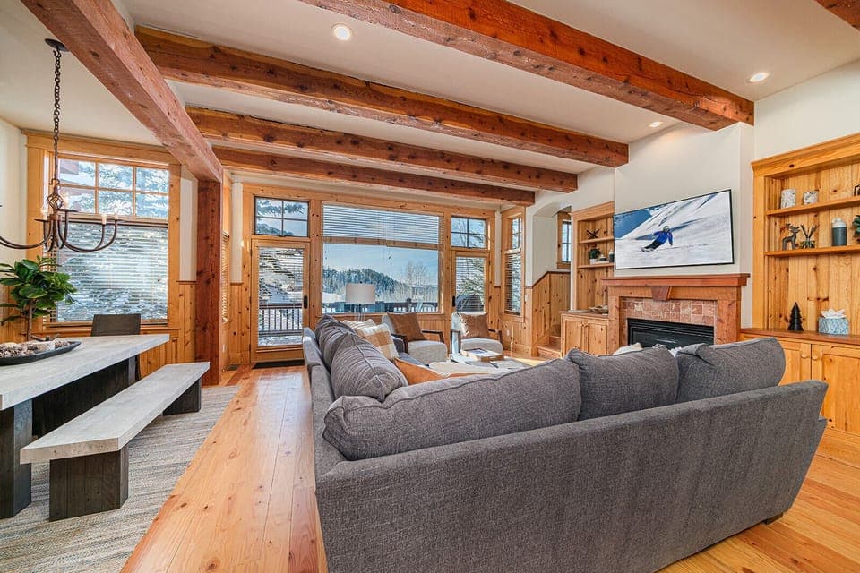 Living Area - Double Eagle B2 - Vivid Vacation Rentals Telluride - Living Area - Double Eagle B2 - Vivid Vacation Rentals Telluride