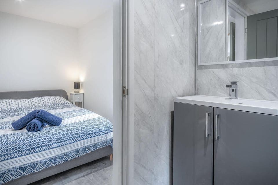 The Garden Lodge - 1 Bedroom Lodge - Tenby (16363)