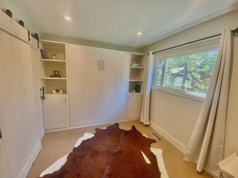 Guest bedroom with Murphy bed